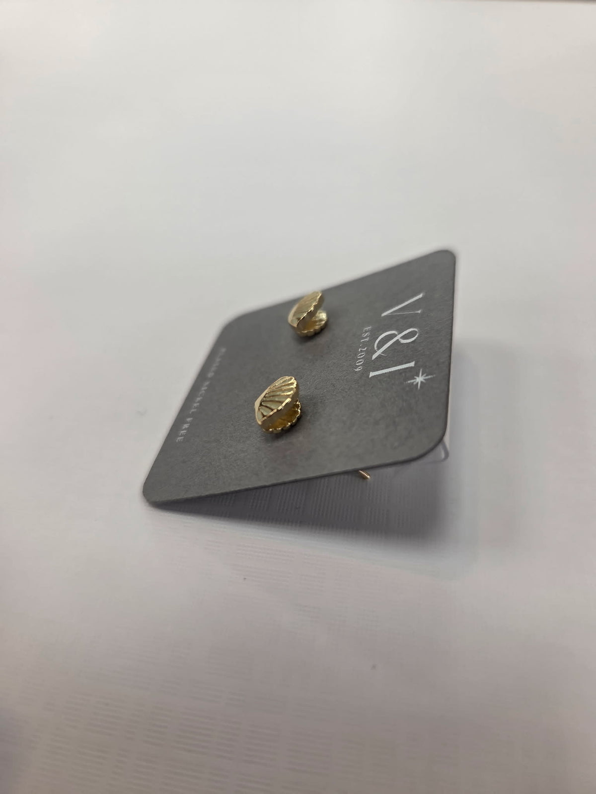 Open Shell Stud- G