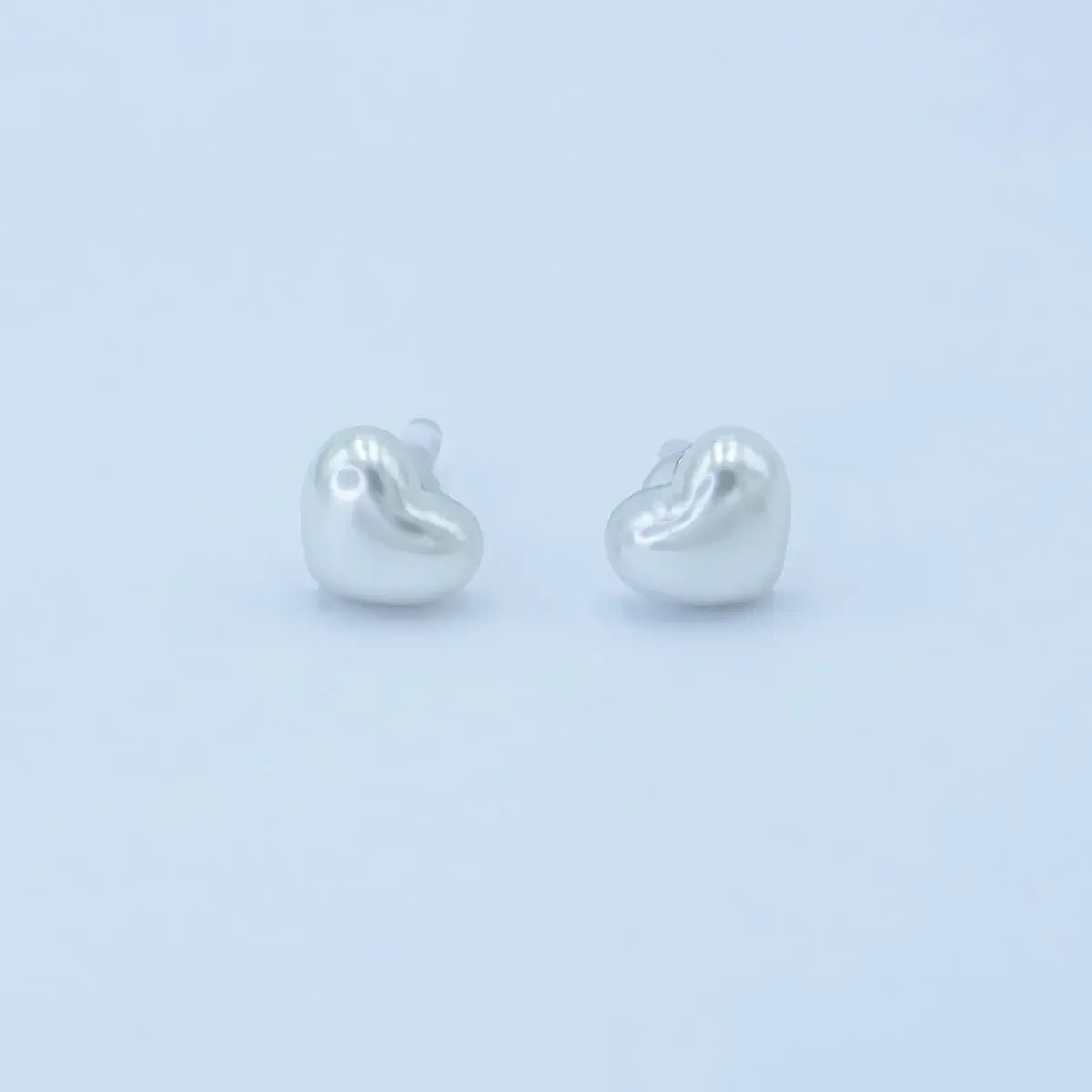 White Shell Pearl Heart Stud- S