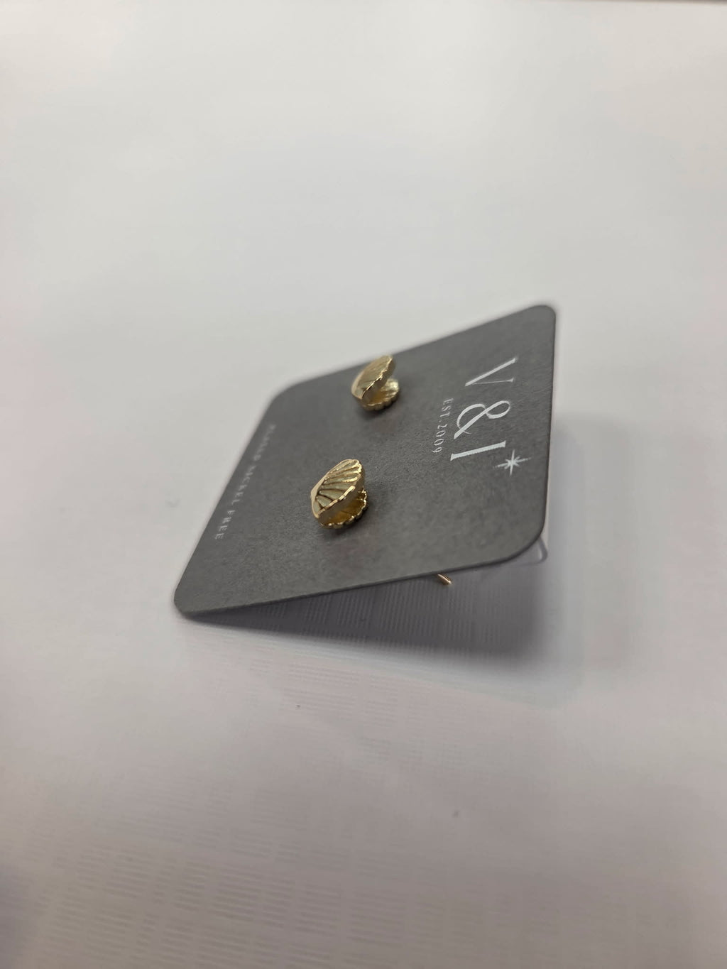 Open Shell Stud- G